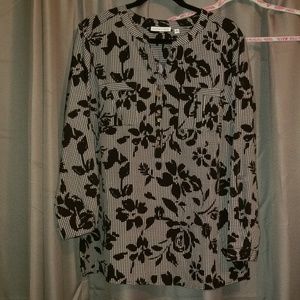 Notations brand, Size XL, Primary colors are black and white. Loose and comfort.